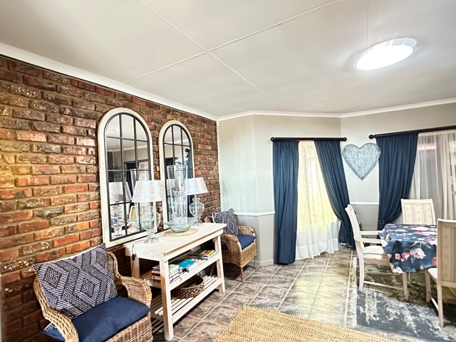 6 Bedroom Property for Sale in Heiderand Western Cape